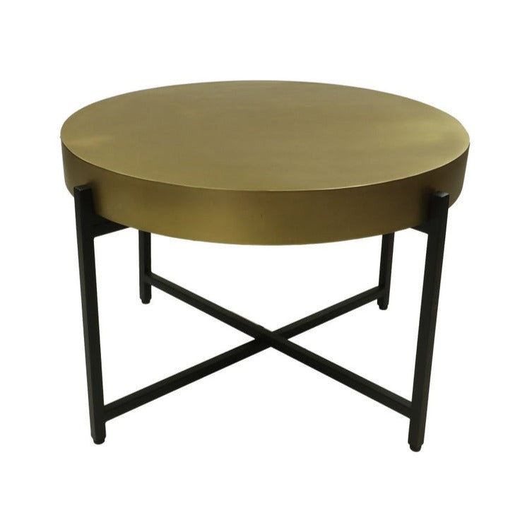 Een schitterend design met slanke zwarte pootjes die niet alleen voor luxe uitstraling zorgen, maar ook stabiliteit bieden aan deze opvallende salontafel.