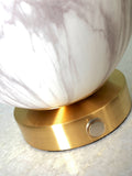 Tischlampe aus Glas/Eisen, Carrara-Globus, Durchmesser 16 x 18 cm, weißer Marmordruck/Gold